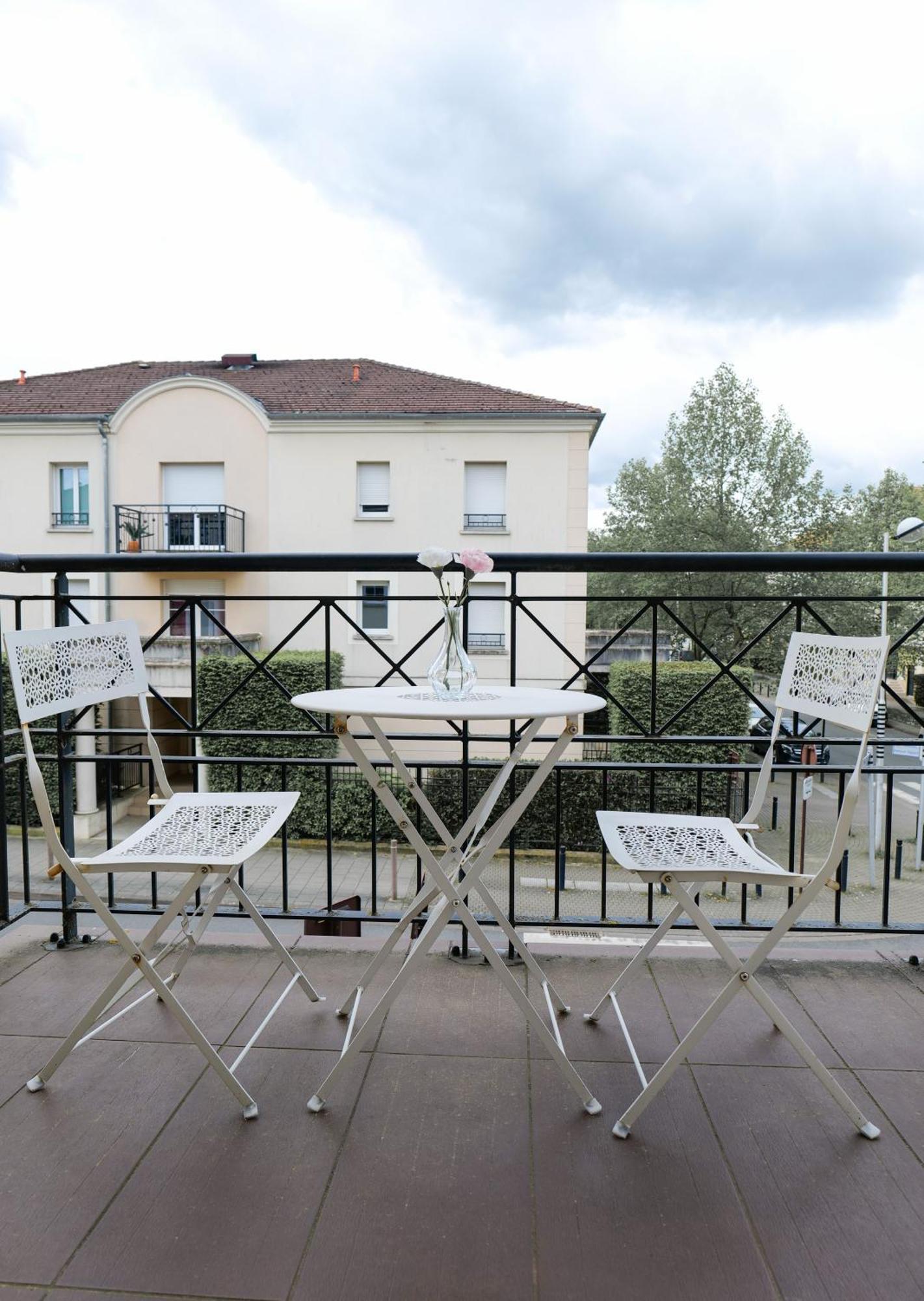 Spacieux Appart - 11 Personnes - Disneyland & Paris Bussy-Saint-Georges Ngoại thất bức ảnh